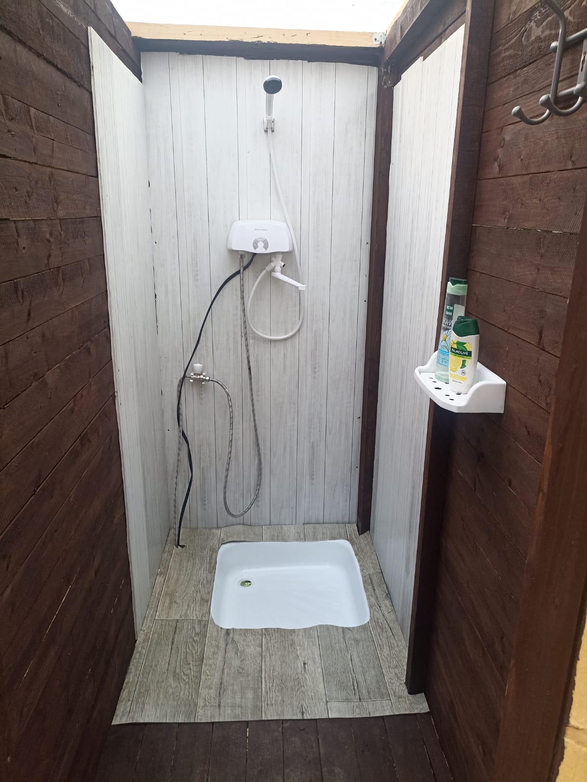 Душ с водонагревателем.