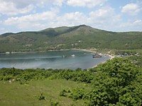Виду на бухту лес еще мешает.
